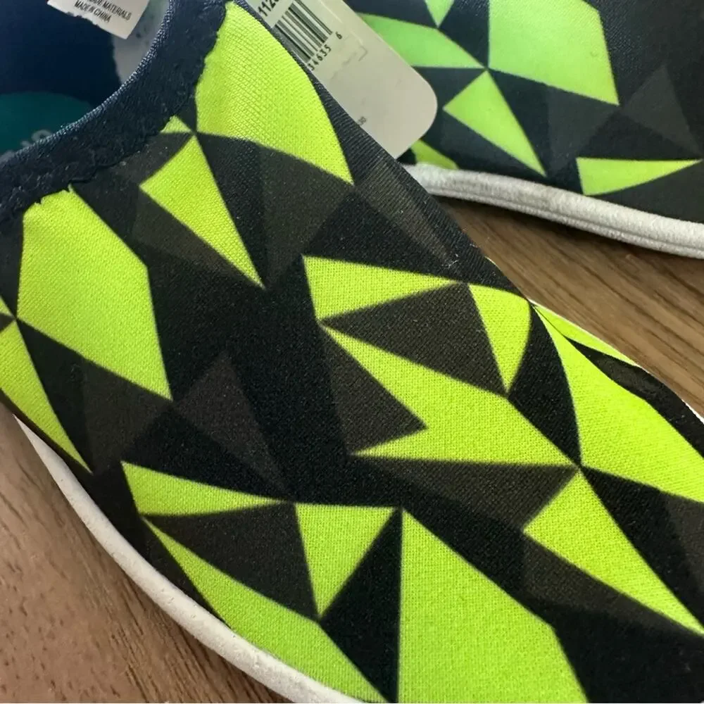 Speedo Kids Geometric Black and Green Water Shoes, Surfwalker, NWT, Size M (7/8)